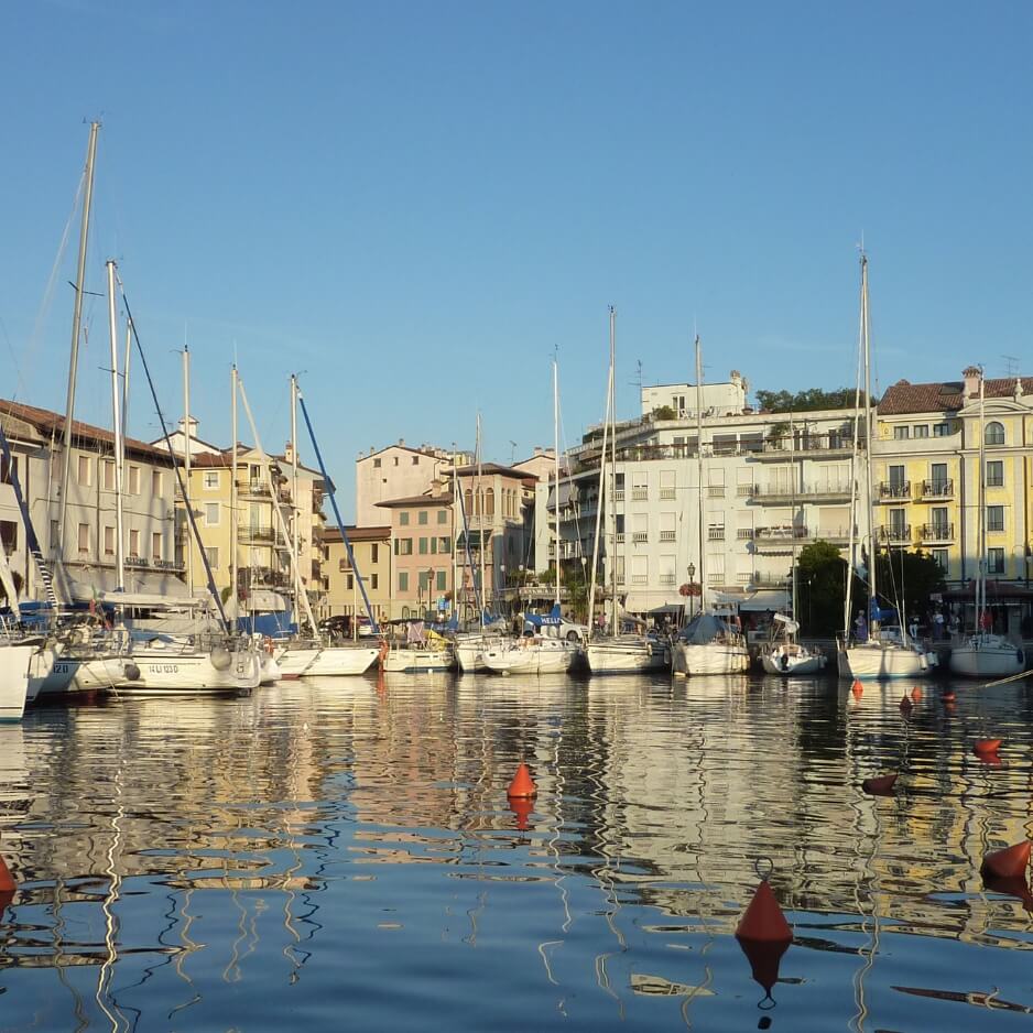 Boote im Hafen von Venedig